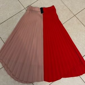 *Gracia* soft pink and red pleated Mid Length skirt
